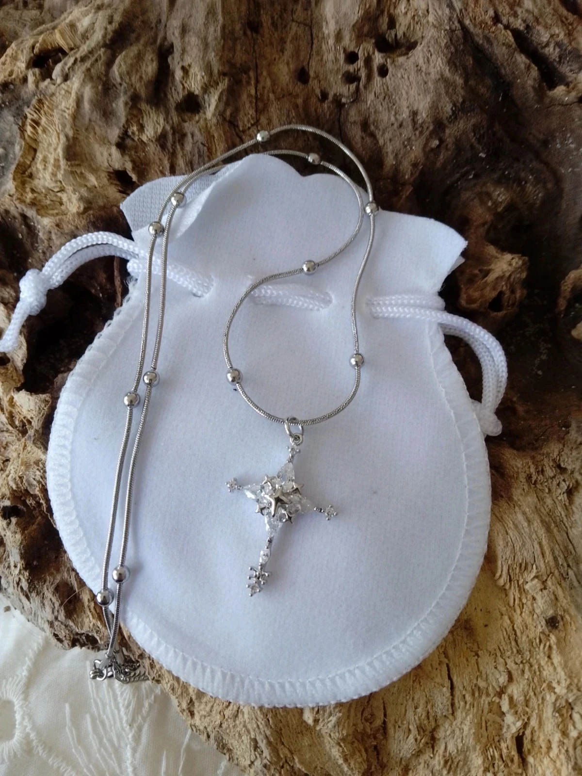 Collier croix argentée
